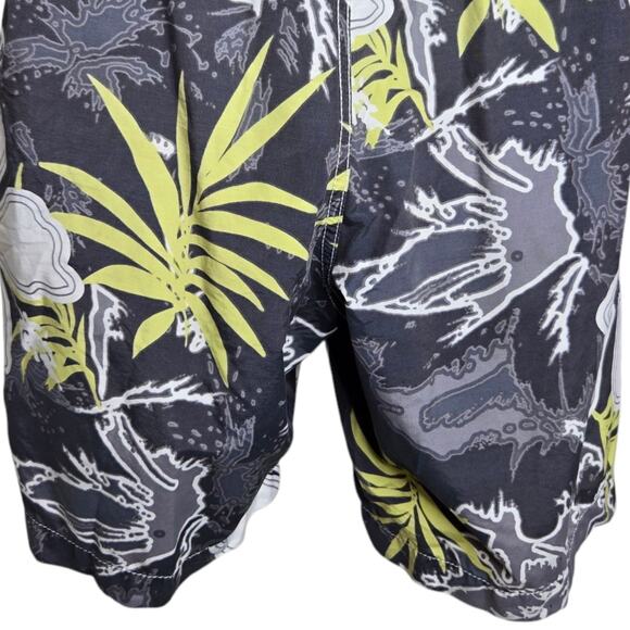 Tommy Bahama‎ Relax Mens Swim Trunks Medium Tropical Print Lined Pockets - Picture 8 of 9